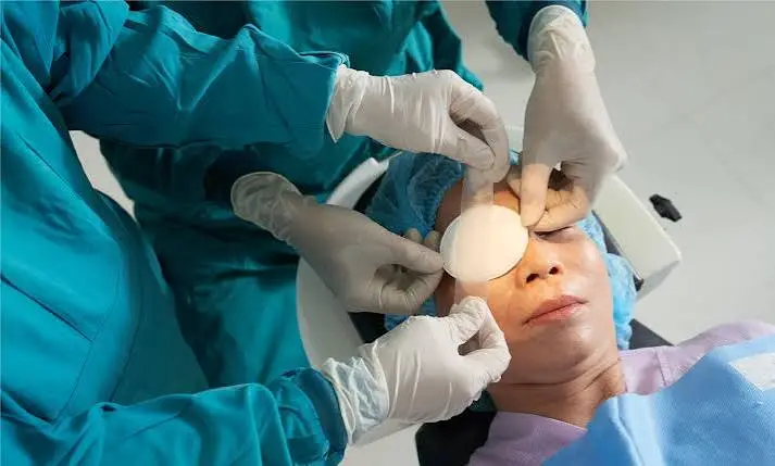 Cataract surgery in South Delhi by Dr. Charu Mithal